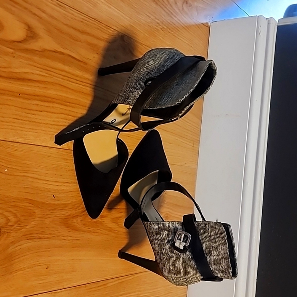 Pointed toe heels